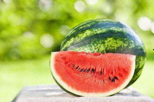 夏天吃瓜小清新,瓜果飘香——小清新夏日吃瓜指南  第1张